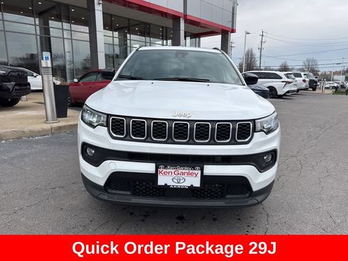 Used 2025 Jeep Compass Latitude AWD/4WD image 10