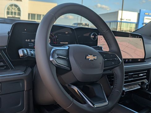 New 2026 Chevrolet Suburban LS image 8