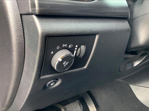 Used 2019 Jeep Grand Cherokee Altitude RWD image 33