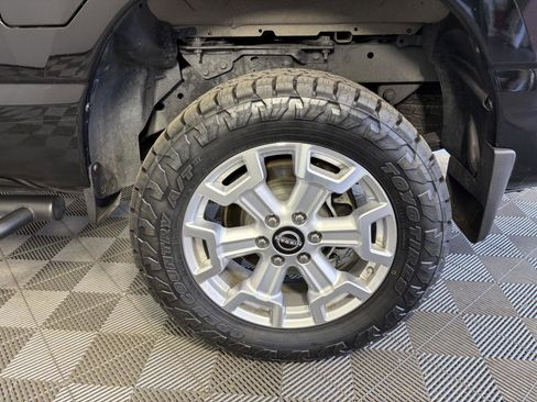 Used 2024 Nissan Titan SV w/ SV Convenience Package image 17