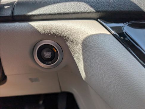 Used 2023 Chrysler Pacifica Touring-L FWD image 28