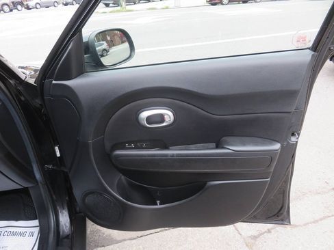 Used 2015 Kia Soul FWD image 23