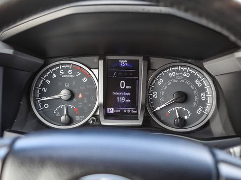 Certified 2023 Toyota Tacoma TRD Off-Road AWD/4WD image 23