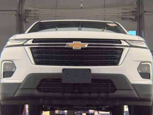 Used 2023 Chevrolet Traverse LS FWD image 3