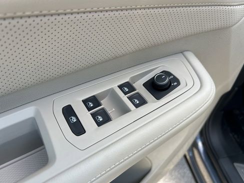 New 2026 Volkswagen Atlas SE FWD image 19