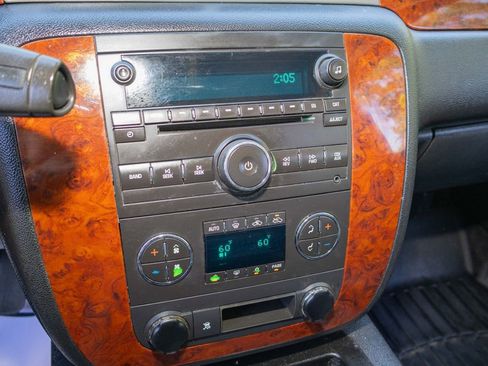 Used 2010 Chevrolet Silverado 1500 LTZ w/ Z71 Appearance Package AWD/4WD image 19