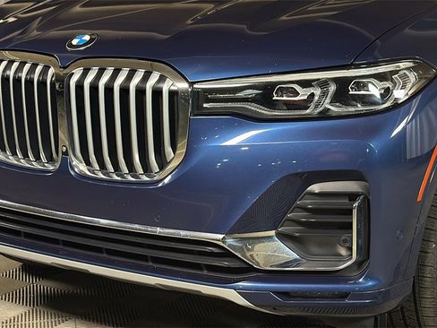 Used 2022 BMW X7 xDrive40i w/ Premium Package image 3