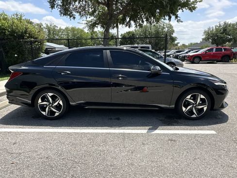 Used 2023 Hyundai Elantra Limited image 9