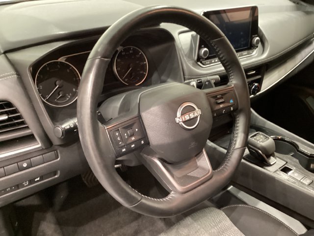 Used 2025 Nissan Rogue SV FWD image 25