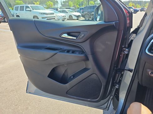 Used 2023 Chevrolet Equinox LT FWD image 27