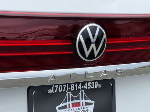 Used 2025 Volkswagen Atlas SE FWD image 33