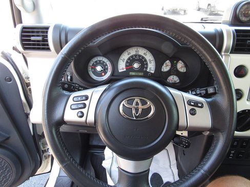 Used 2014 Toyota FJ Cruiser 4WD w/ Upgrade Package image 26