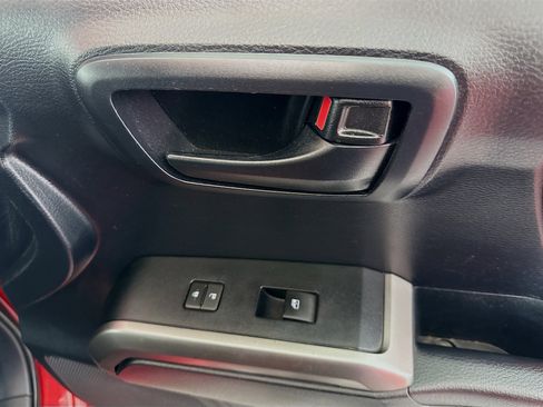 Used 2019 Toyota Tacoma SR5 RWD image 30
