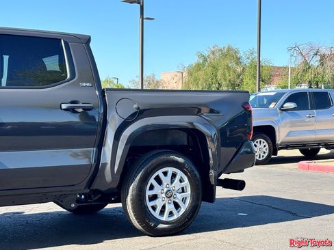 Certified 2026 Toyota Tacoma SR5 AWD/4WD image 10