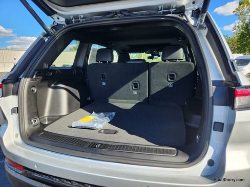 New 2025 Jeep Grand Cherokee Altitude image 23