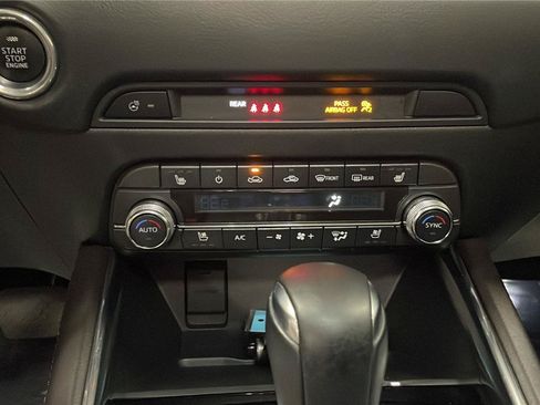 Used 2025 Chevrolet Traverse RS FWD image 18