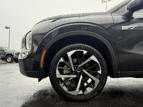 Used 2025 Mitsubishi Outlander SE image 32