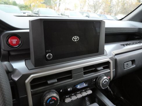 Certified 2025 Toyota Tacoma TRD Off-Road image 24