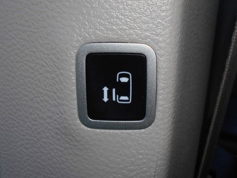 Used 2024 Chrysler Pacifica Touring-L FWD image 26