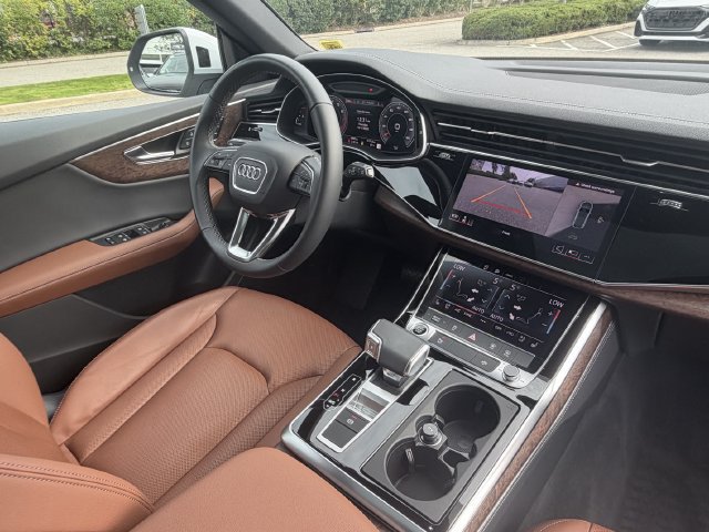 Used 2025 Audi Q8 Premium Plus AWD/4WD image 28