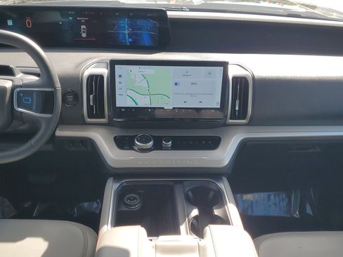 Certified 2025 Ford Expedition Active image 17