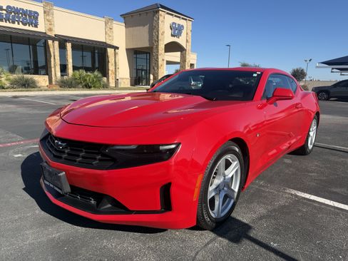Used 2020 Chevrolet Camaro LT image 3