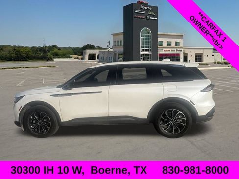 Used 2026 Lincoln Nautilus Premier AWD/4WD image 1