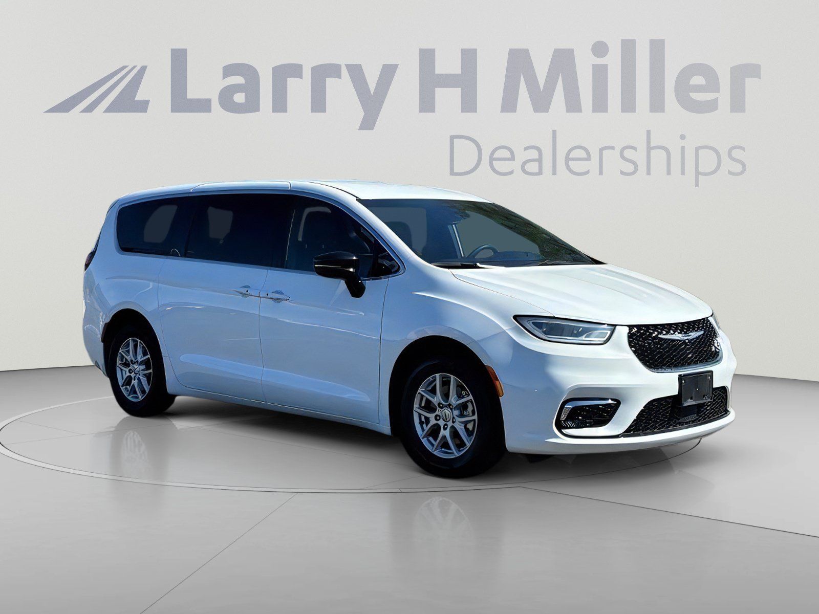 Used 2025 Chrysler Pacifica Select FWD image 8