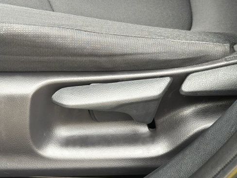 Used 2021 Toyota Corolla LE image 17