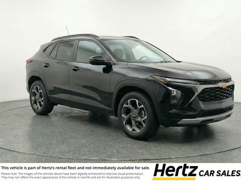 Used 2025 Chevrolet Trax LT FWD image 1