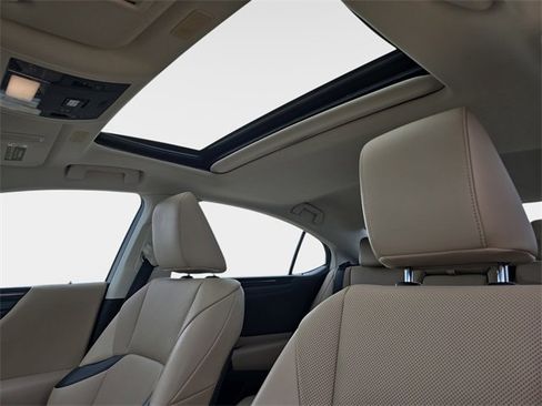 Used 2019 Lexus ES 350 Luxury w/ Premium Package image 32