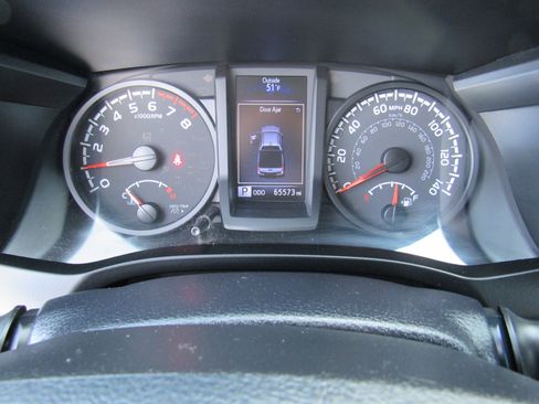 Used 2020 Toyota Tacoma SR image 12