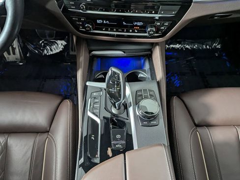 Used 2021 BMW M550i xDrive w/ Dynamic Handling Package image 37