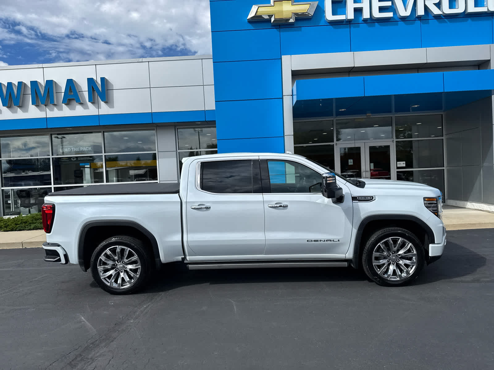 Used 2026 GMC Sierra 1500 Denali w/ Denali Reserve Package AWD/4WD image 3