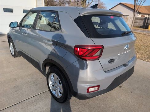 Used 2021 Hyundai Venue SE image 5