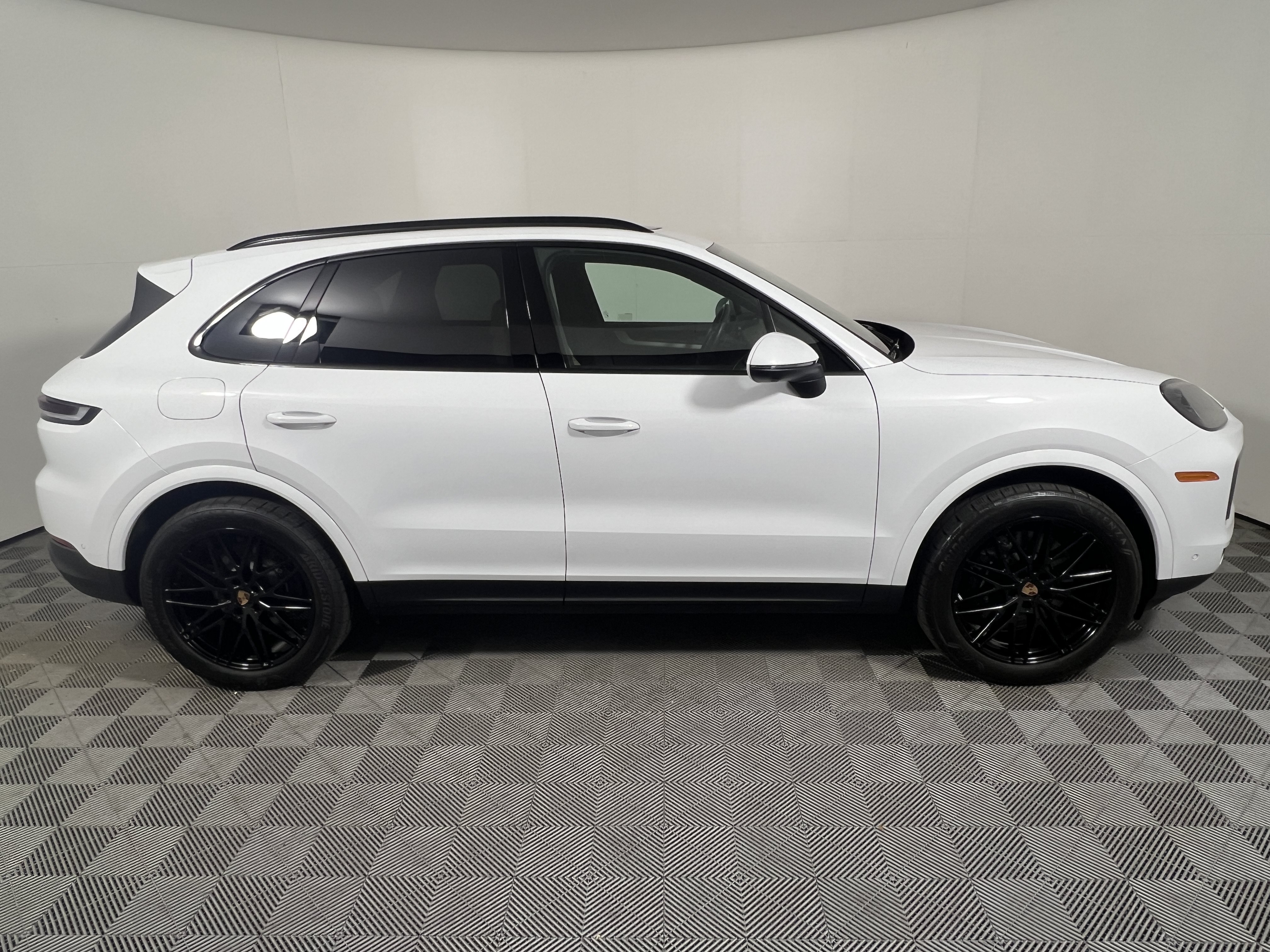 Certified 2026 Porsche Cayenne AWD/4WD image 8