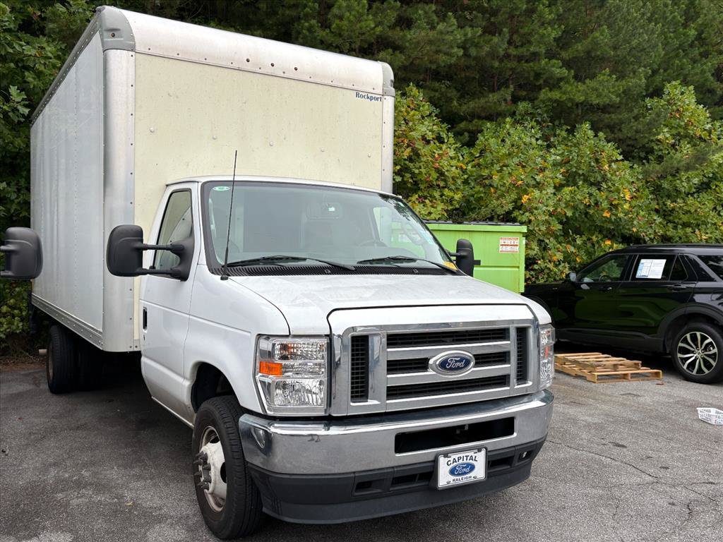 Used 2024 Ford E-450 and Econoline 450 Super Duty w/ Power Windows & Locks Group RWD image 3