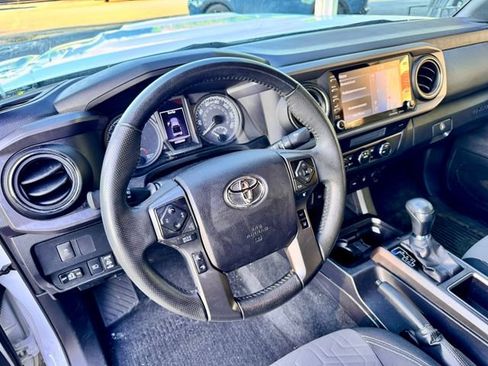 Used 2021 Toyota Tacoma TRD Sport AWD/4WD image 12