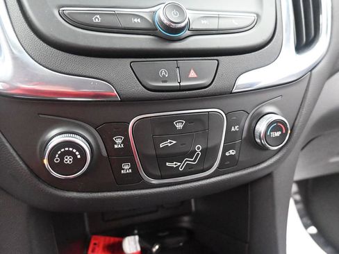 Used 2023 Chevrolet Equinox LT image 34