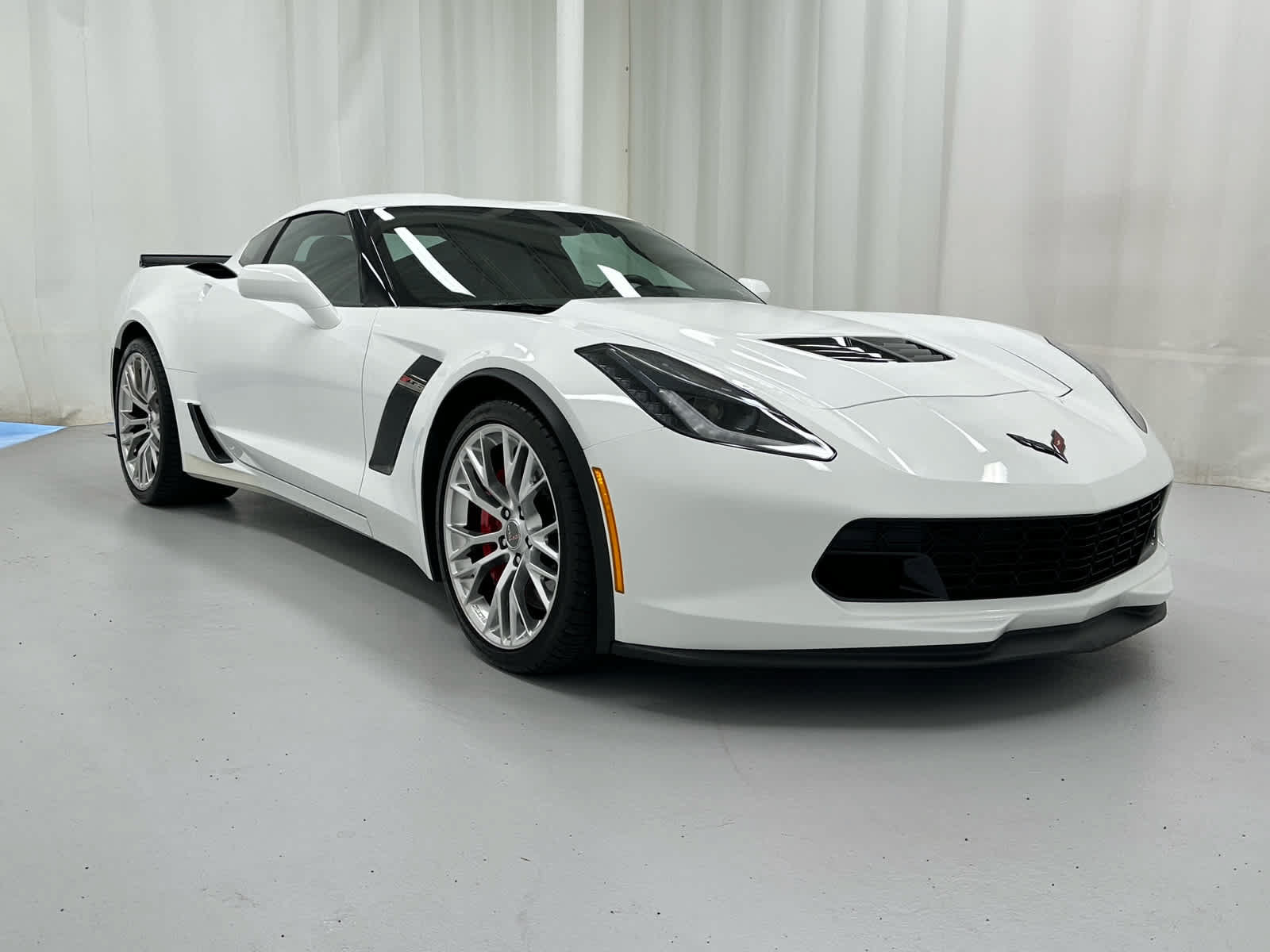 Used 2015 Chevrolet Corvette Z06 RWD image 1