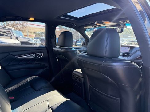 Used 2019 INFINITI Q70 Luxe w/ Sport Package image 19