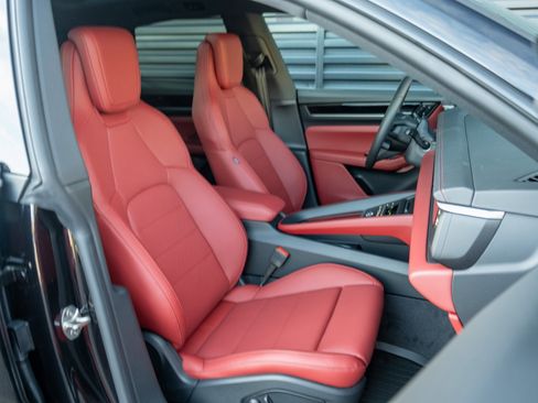 New 2026 Porsche Macan 4 Electric image 35