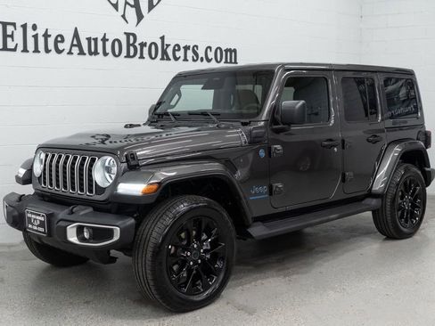 Used 2025 Jeep Wrangler Unlimited Sahara AWD/4WD image 33
