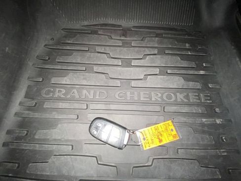 Used 2021 Jeep Grand Cherokee Laredo X image 29