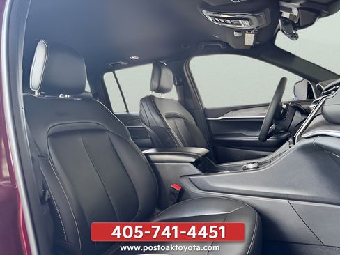 Used 2025 Jeep Grand Cherokee Limited w/ Black Appearance Package AWD/4WD image 19