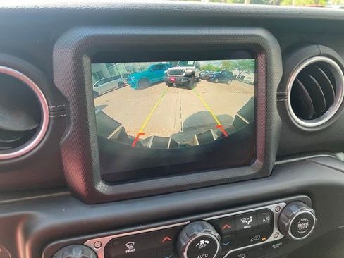 Certified 2018 Jeep Wrangler Unlimited Sahara AWD/4WD image 21