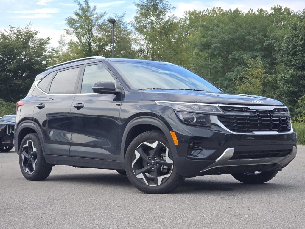 Used 2024 Kia Seltos EX FWD image 2