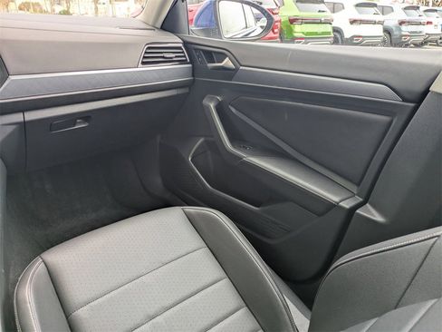 Used 2023 Volkswagen Jetta SE image 16