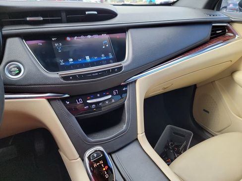 Used 2017 Cadillac XT5 Luxury w/ Driver Awareness Package FWD image 23