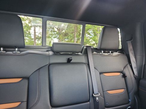 Used 2025 GMC Sierra 2500 AT4 w/ AT4 Premium Plus Package AWD/4WD image 12